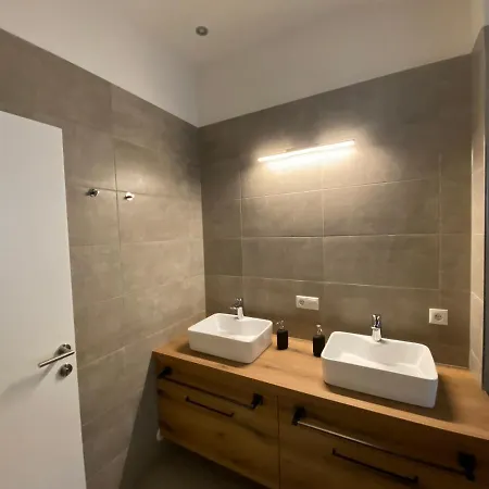 Sun Hill Apartment *